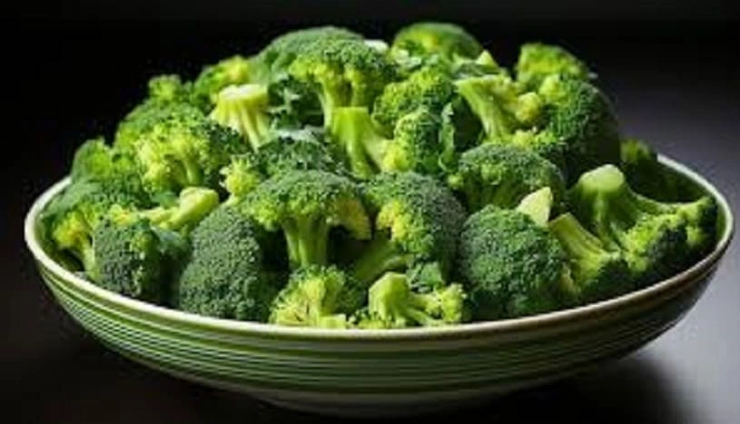 Bowl of fresh broccoli, a keto-friendly green vegetable