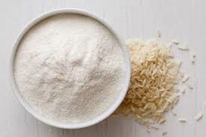 Clean powder and rice representing the simple capsule base